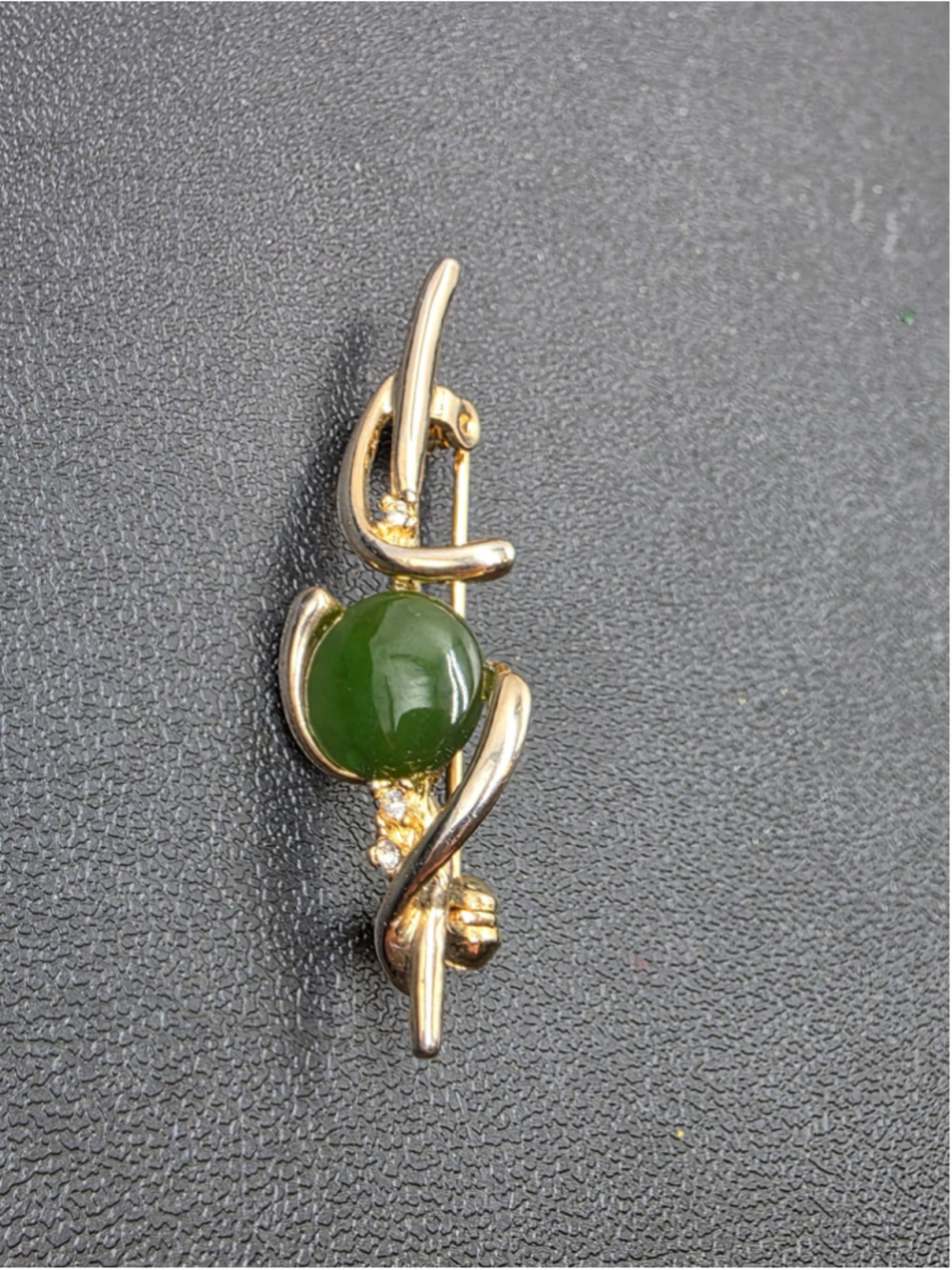 Vintage Green Cabochon Gold-Tone Brooch - Picture 5 of 9